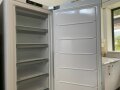 Gefrierschrank mit geöffneter Tür