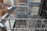 Geschirrschublade mit Besteckkorb